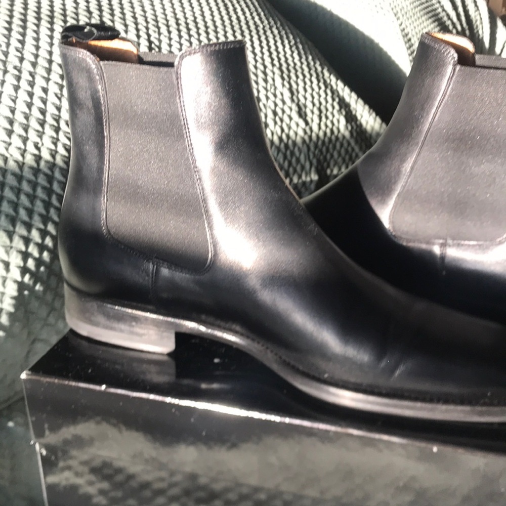 Elegant Black Men's Chelsea BootsBlack Magnanni Chelsea Boot - Picture 8 of 12
